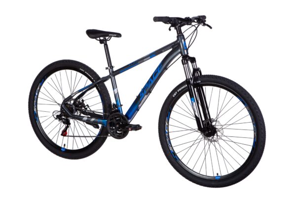 Blå og sort mountainbike på hvid baggrund.