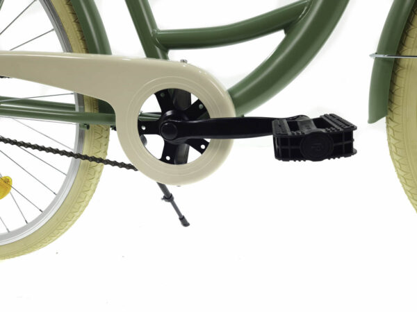 Cykelpedal og kæde på grøn cykel